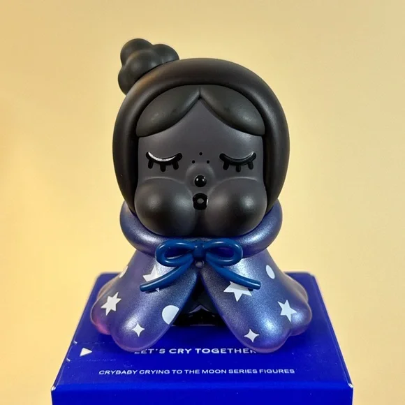 Crybaby Crying to the Moon • Half Moon • POPMART - Picture 2 of 10